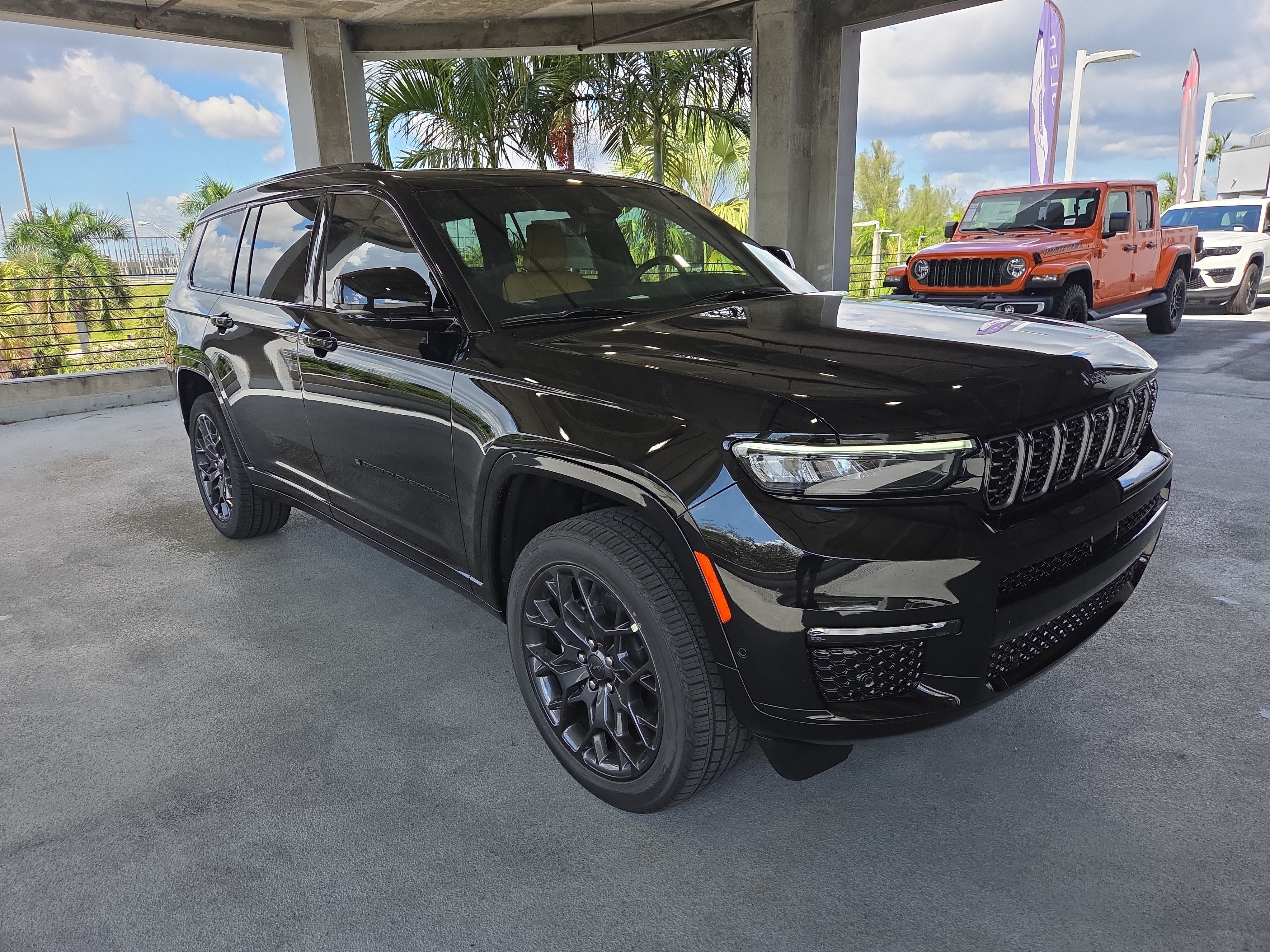 New 2025 Jeep Grand Cherokee L Summit AWD/4WD image 2