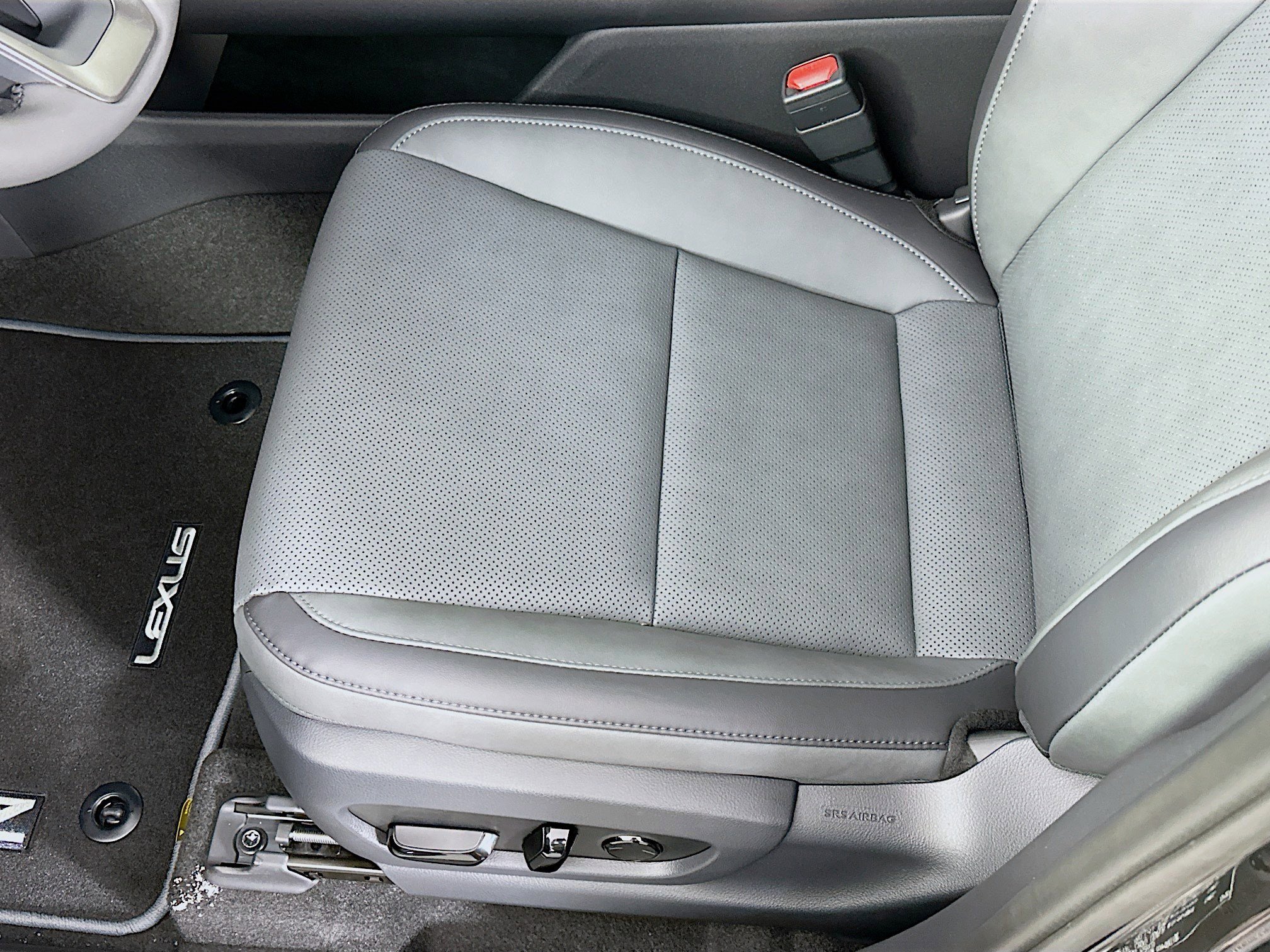 New 2026 Lexus RZ 450e AWD w/ Cold Area Package image 20