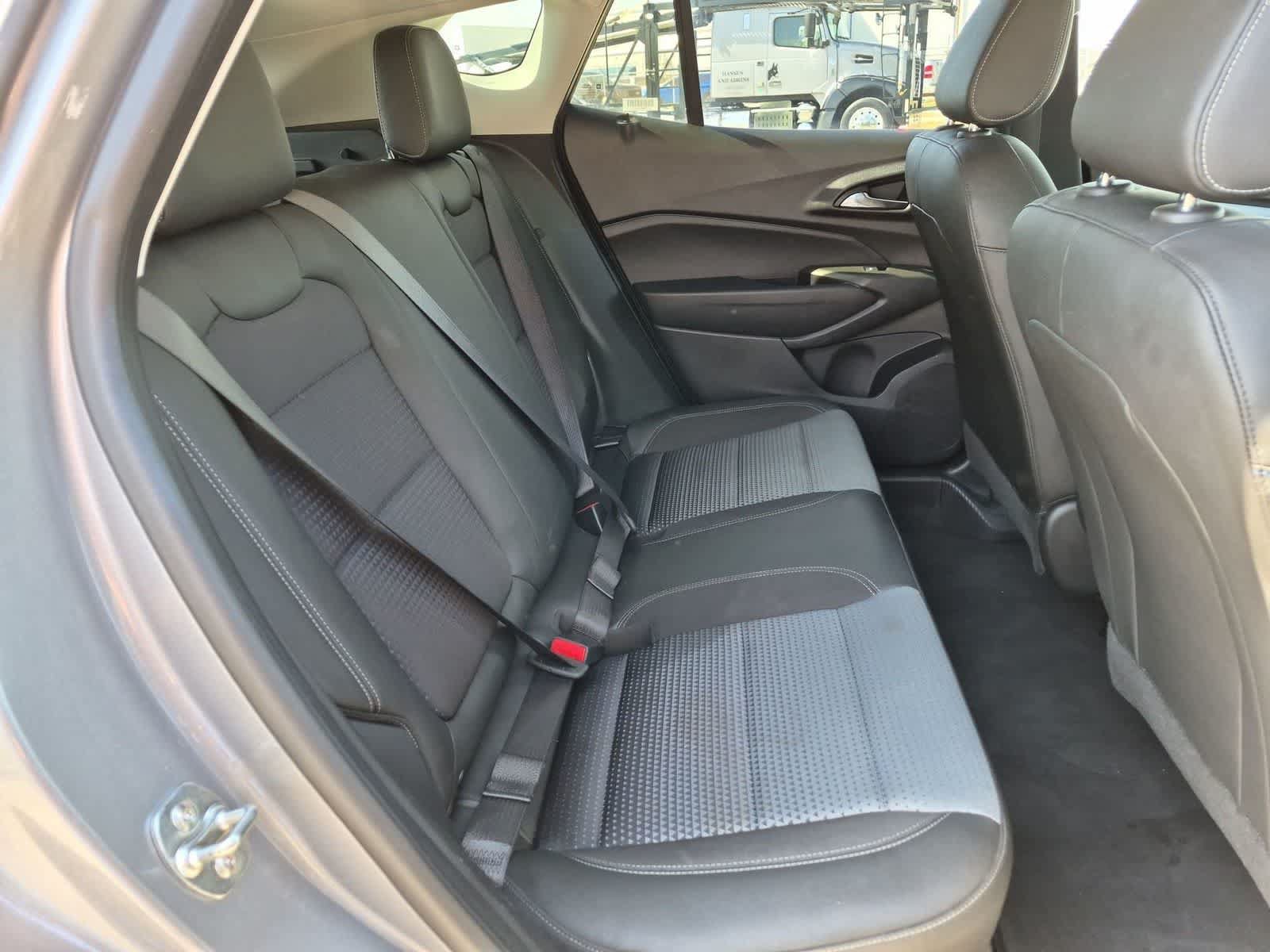 Used 2025 Chevrolet Trax LT w/ LT Convenience Package FWD image 25