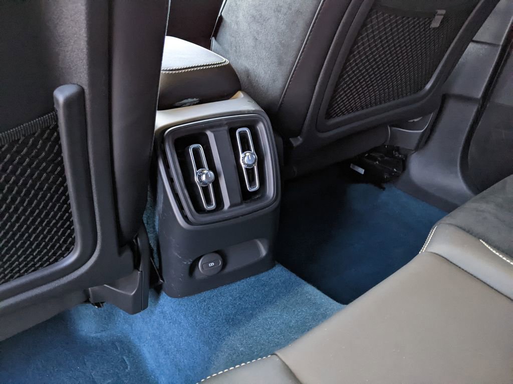 Certified 2023 Volvo C40 P8 Recharge Plus image 23