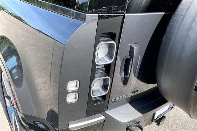 Used 2024 Land Rover Defender 110 V8 AWD/4WD image 22