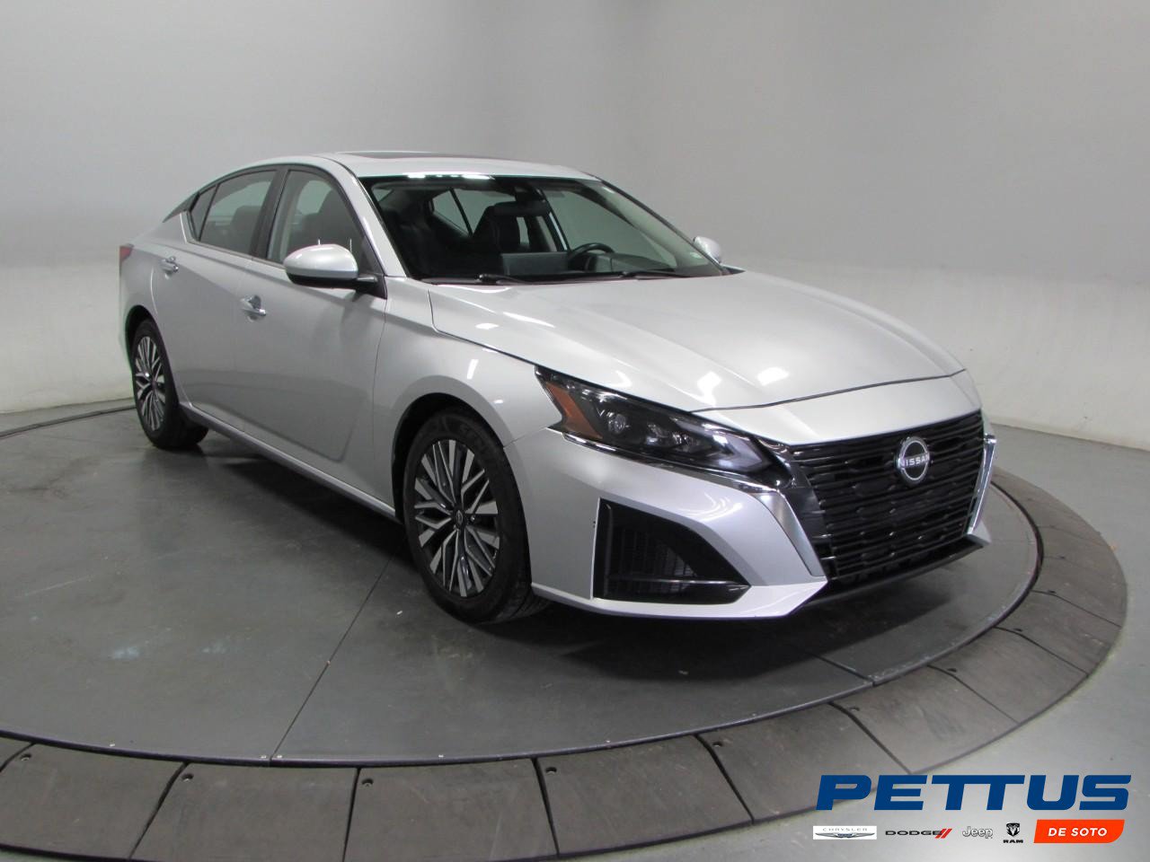 Used 2024 Nissan Altima 2.5 SV w/ SV Premium Package FWD image 1