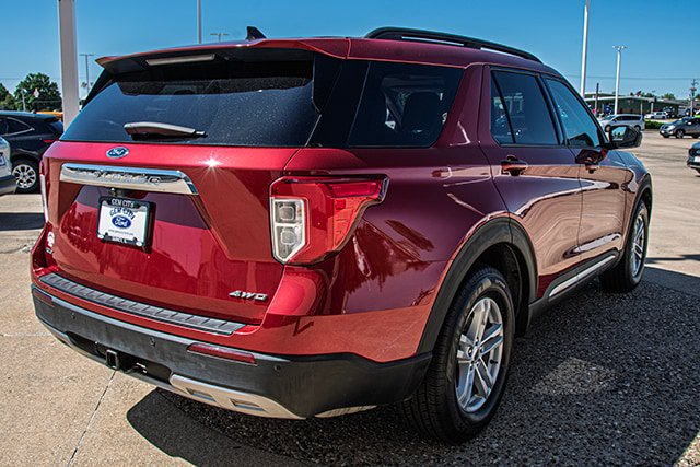 Used 2021 Ford Explorer XLT w/ Equipment Group 202A AWD/4WD image 4