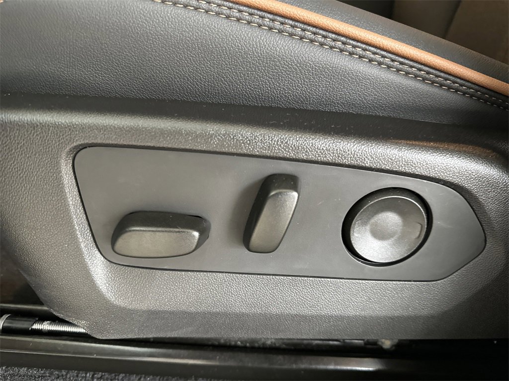 Used 2025 GMC Canyon AT4 image 14