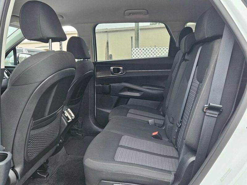 Used 2023 Kia Sorento LX image 7