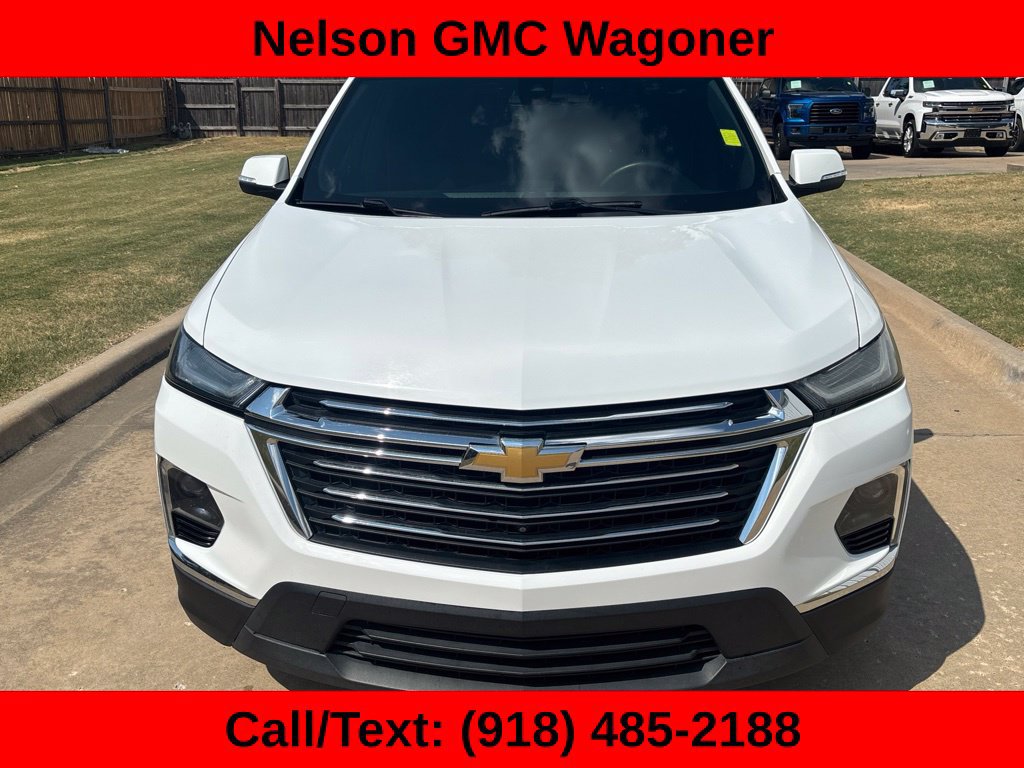 Used 2022 Chevrolet Traverse LT FWD image 2