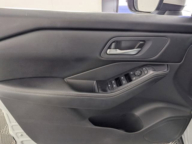 Used 2024 Nissan Rogue SV image 14