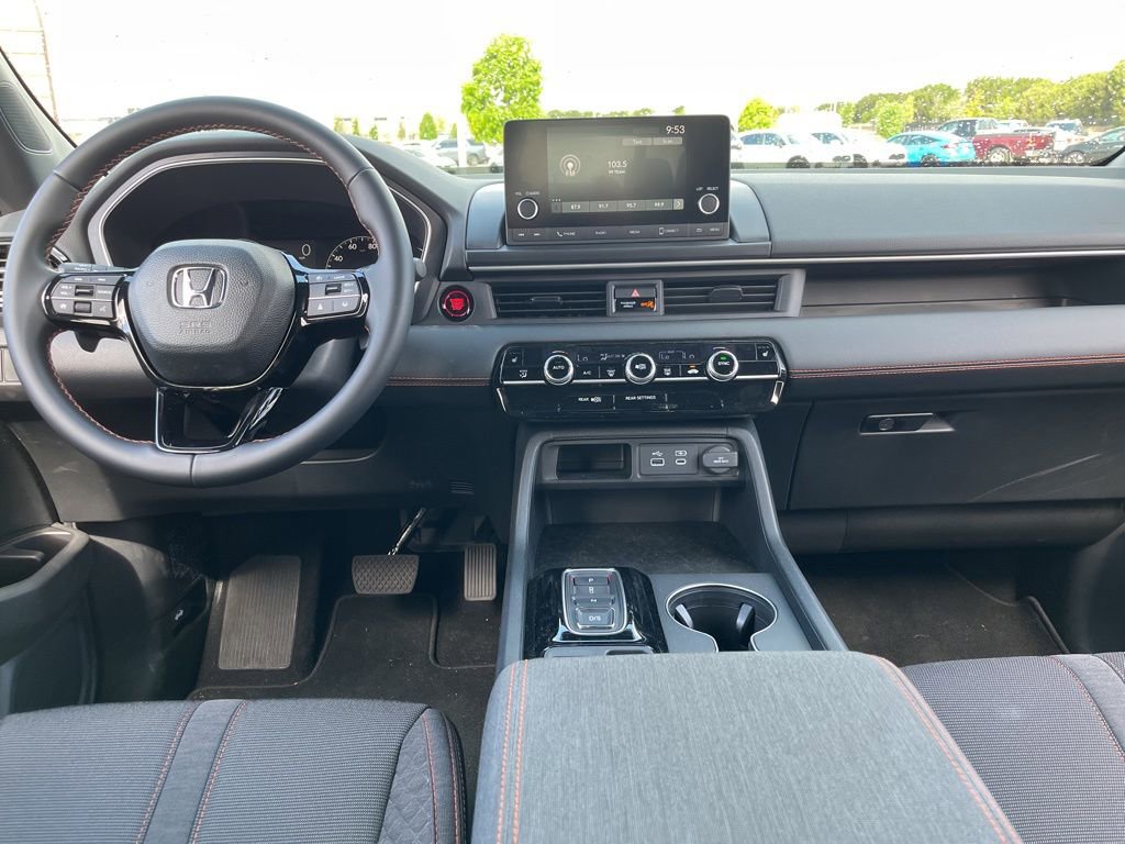 Certified 2025 Honda Pilot Sport image 16