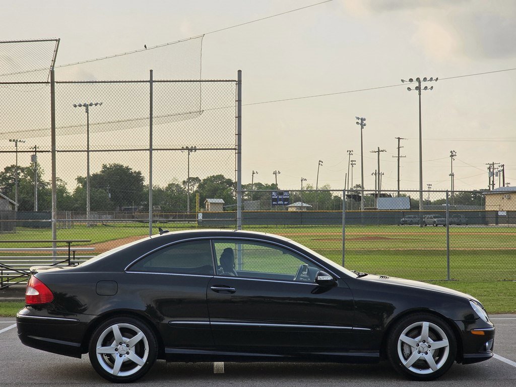 Used 2009 Mercedes-Benz CLK 350 Coupe image 4