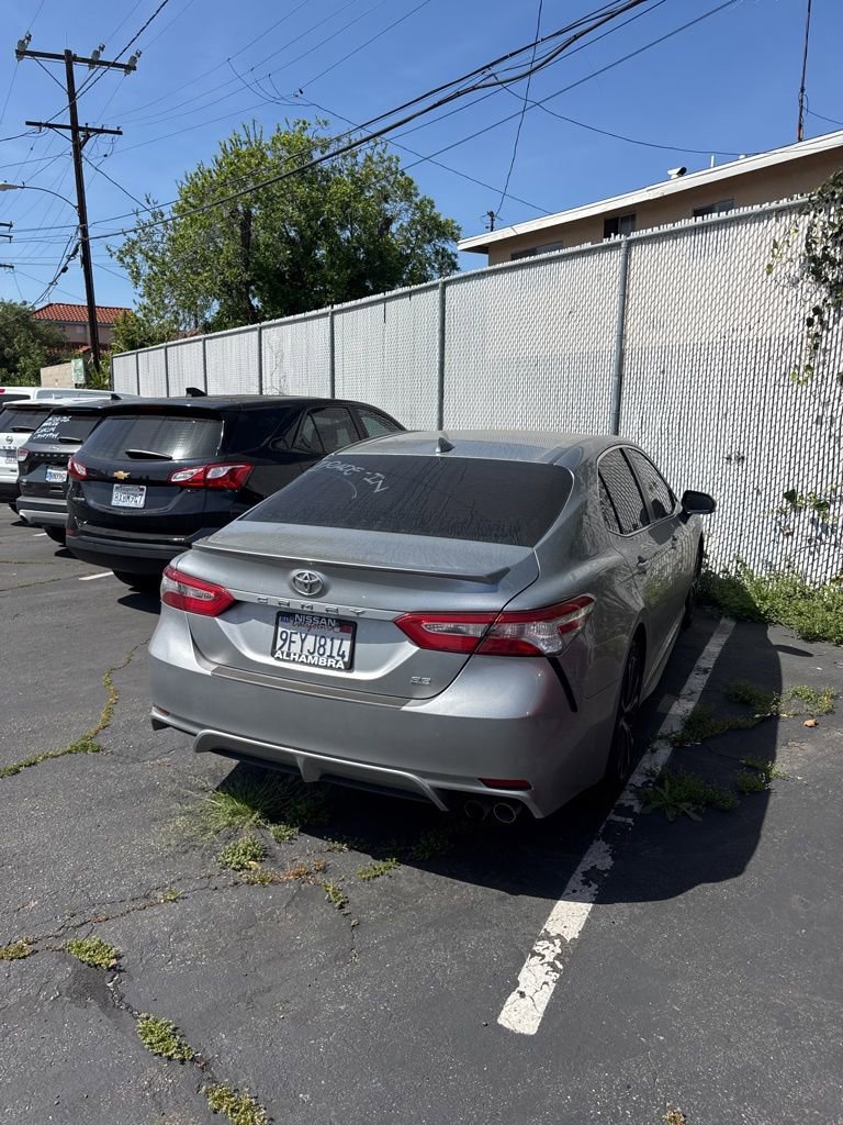 Used 2020 Toyota Camry SE image 4