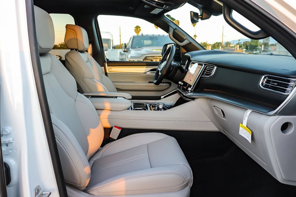 New 2026 Jeep Grand Wagoneer Limited AWD/4WD image 19