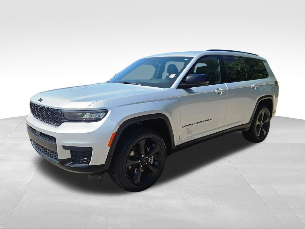 Used 2023 Jeep Grand Cherokee L Laredo AWD/4WD image 3