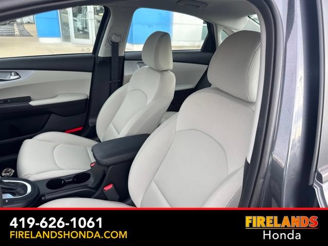 Used 2023 Kia Forte LXS w/ LXS Technology Package FWD image 15