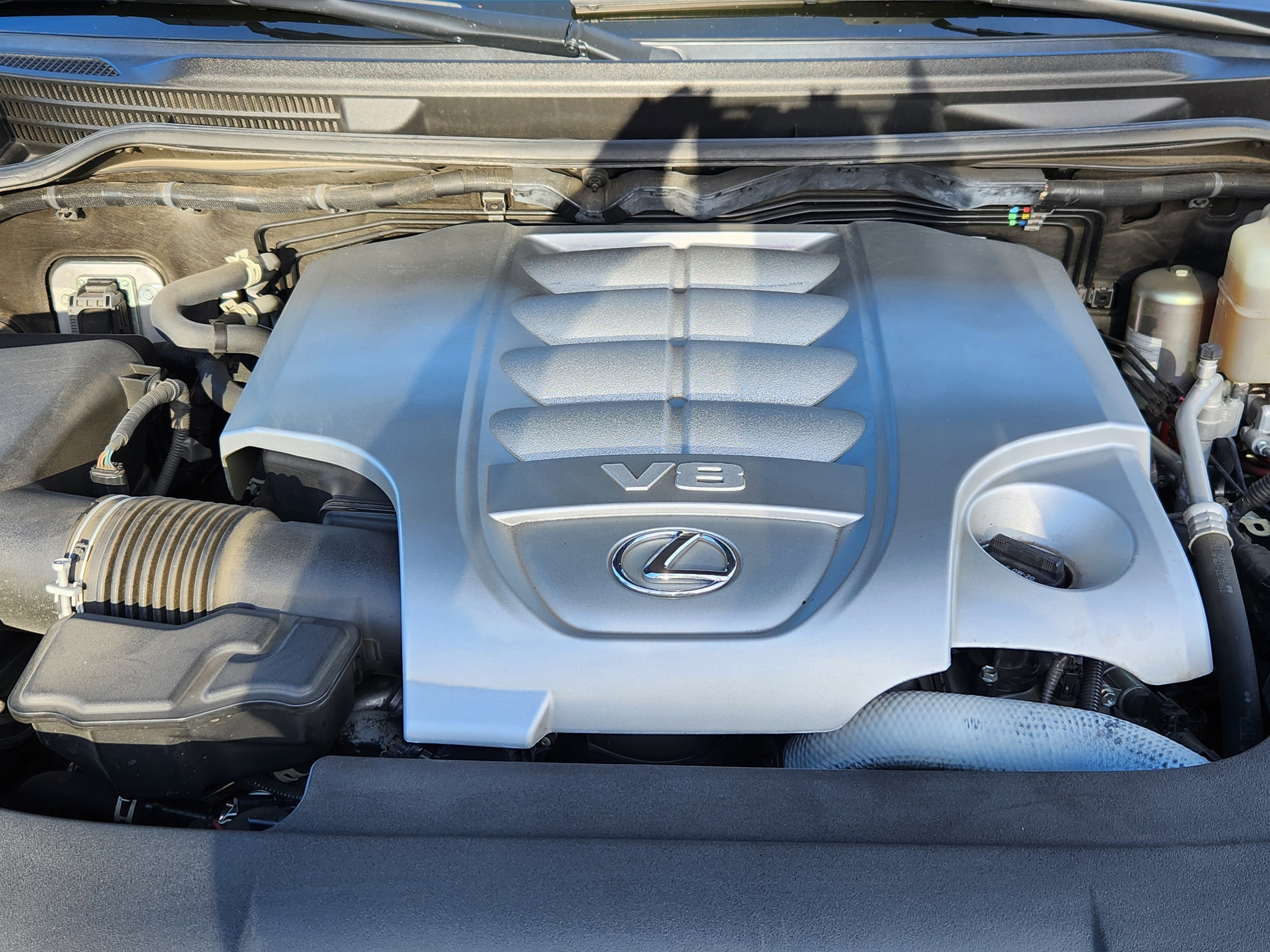 Used 2021 Lexus LX 570 4WD w/ 3rd Row & Luxury Pkg image 23