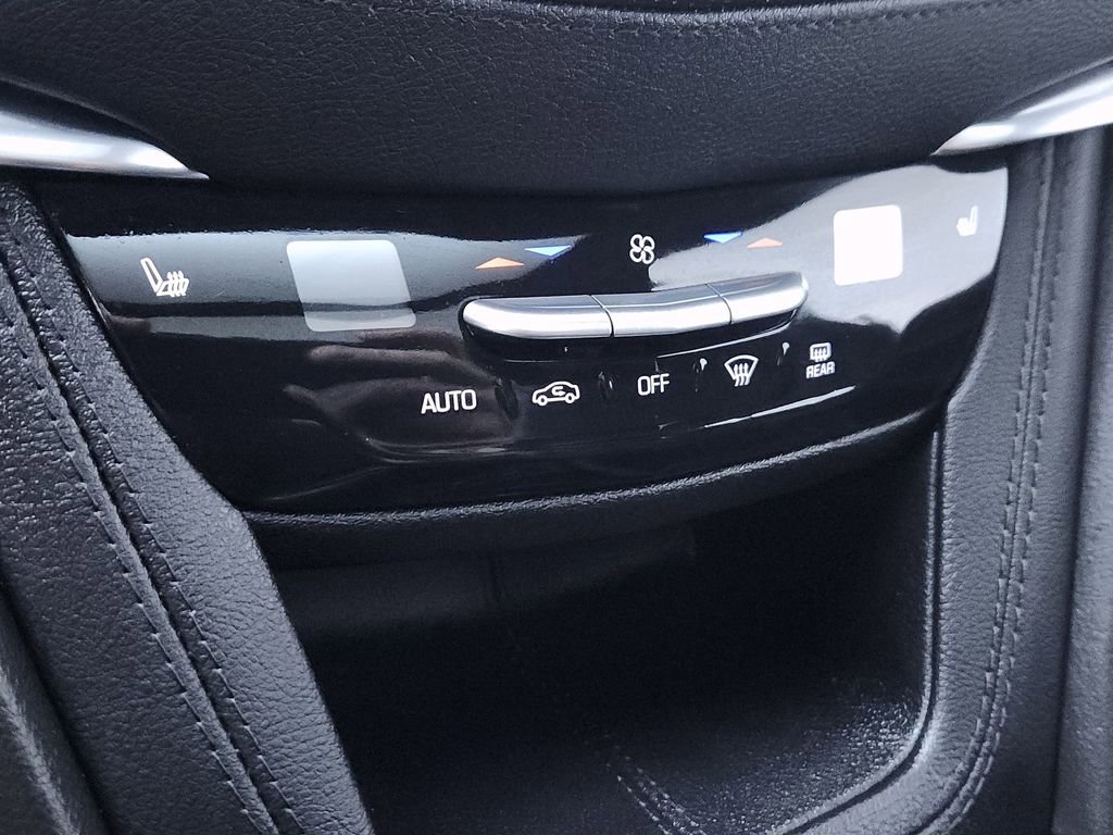 Used 2024 Cadillac XT6 Luxury w/ LPO, Floor Liner Package FWD image 18