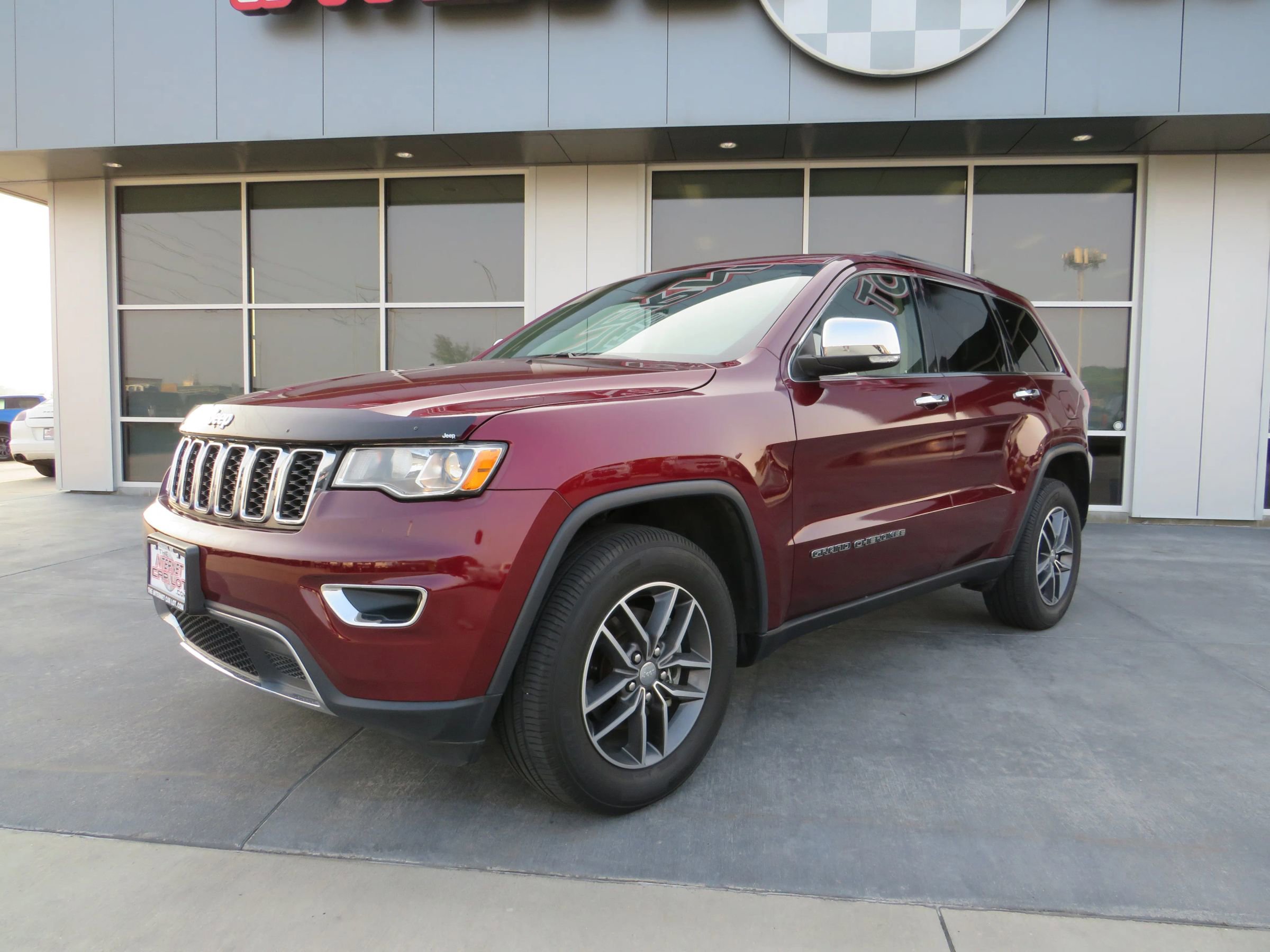 Used 2018 Jeep Grand Cherokee Limited image 3