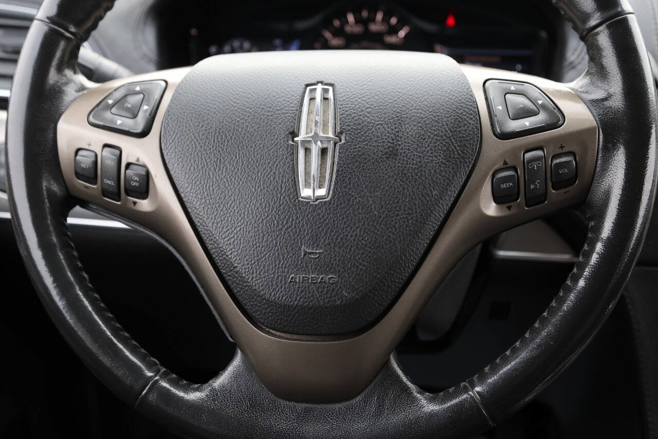 Used 2011 Lincoln MKX 2WD image 18