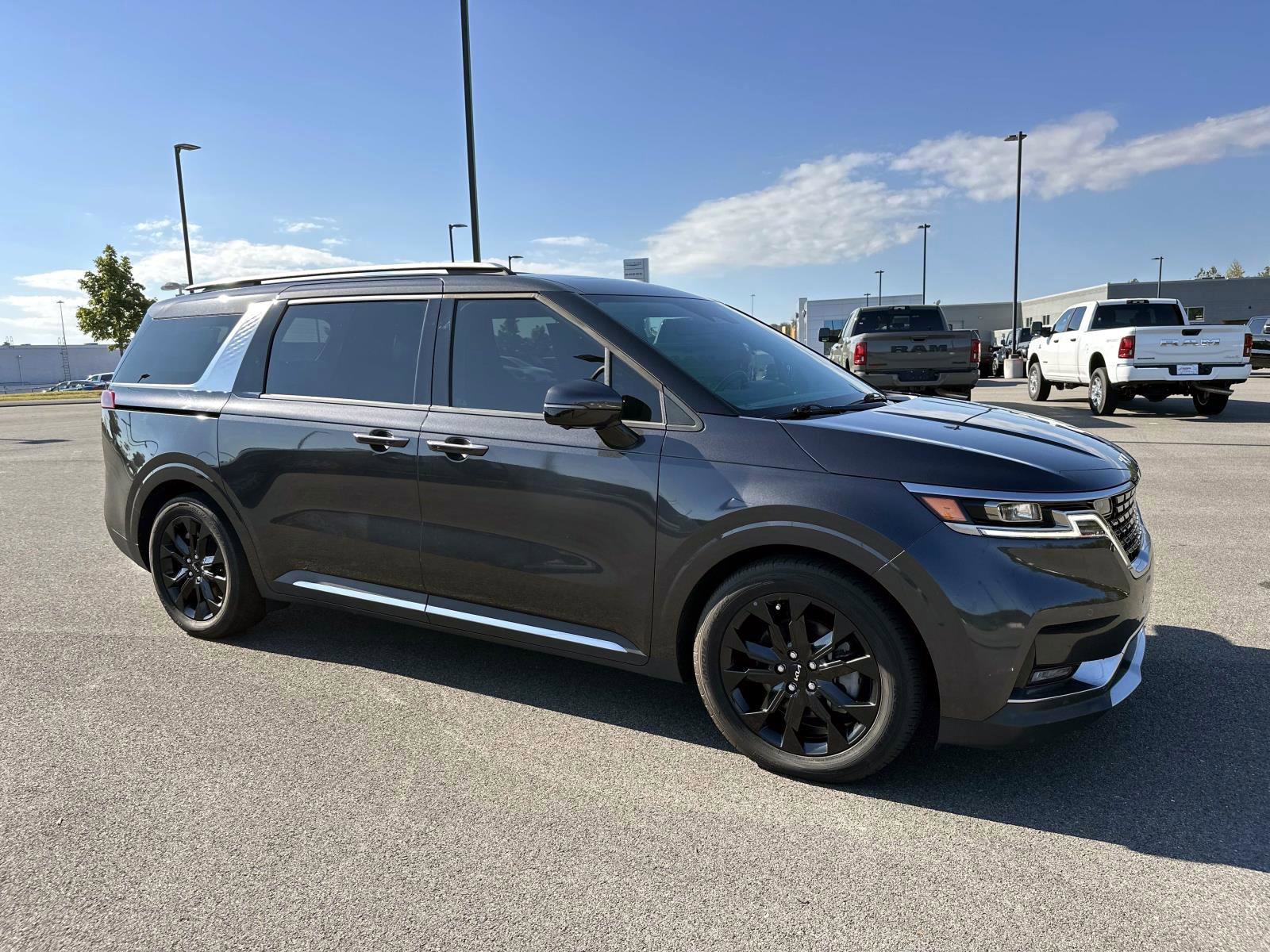 Used 2024 Kia Carnival SX Prestige image 2