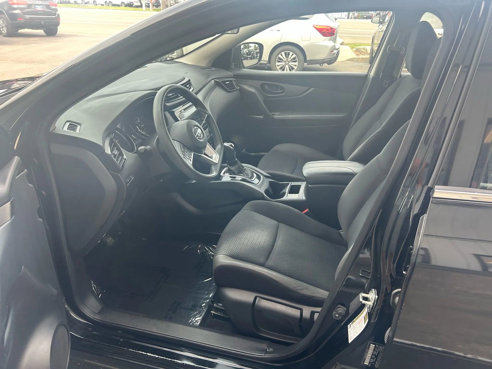 Used 2020 Nissan Rogue Sport S image 3