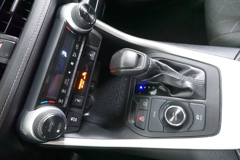 Used 2021 Toyota RAV4 XLE w/ Convenience Package AWD/4WD image 18