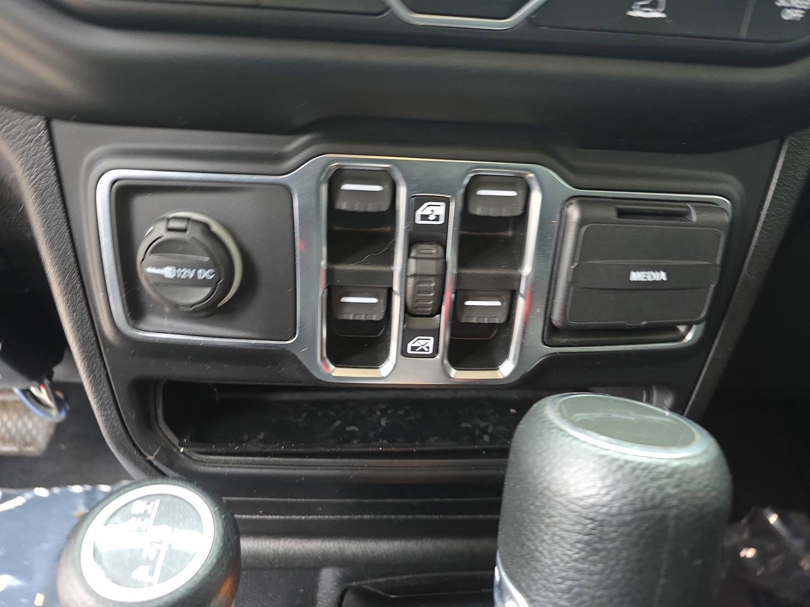 Used 2021 Jeep Gladiator Sport AWD/4WD image 30