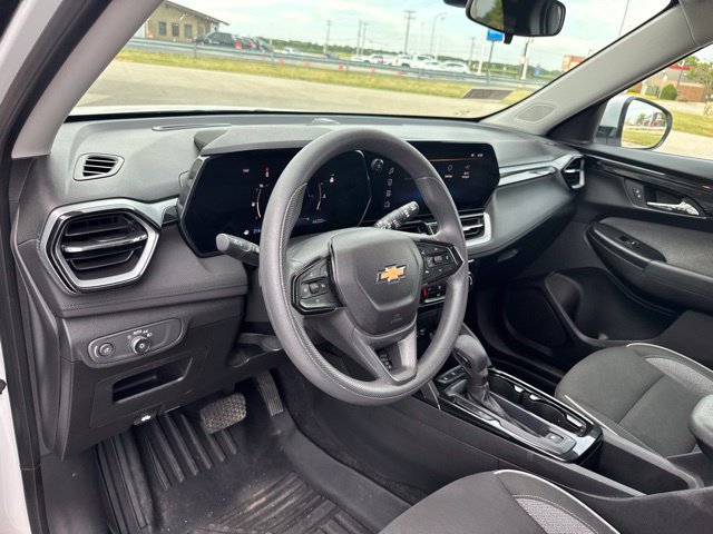 Used 2024 Chevrolet TrailBlazer LT w/ Driver Confidence Package FWD image 16