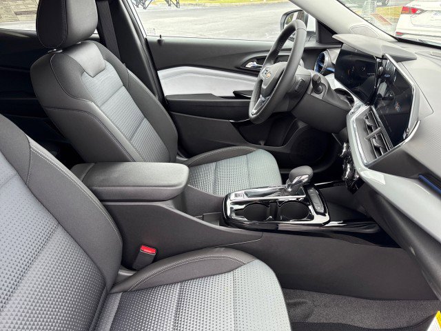 New 2025 Chevrolet Trax LT w/ Driver Confidence Package image 12
