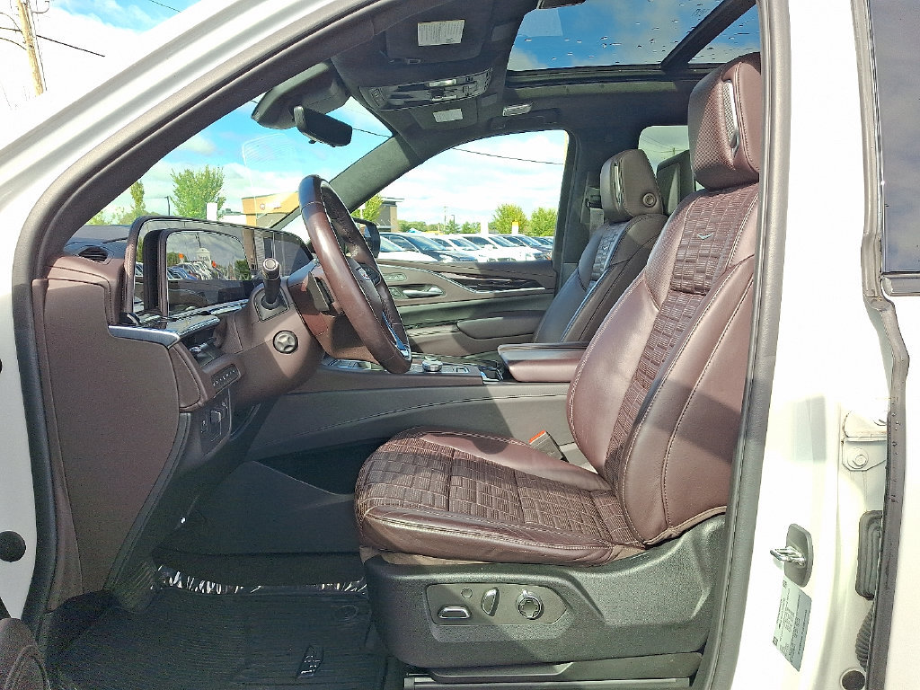 Certified 2022 Cadillac Escalade Sport Platinum w/ LPO, ONYX Package AWD/4WD image 16