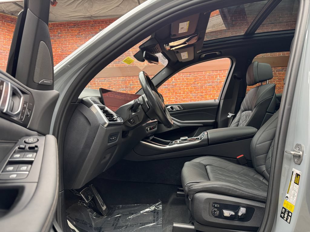 Used 2024 BMW X5 xDrive40i w/ M Sport Package AWD/4WD image 23