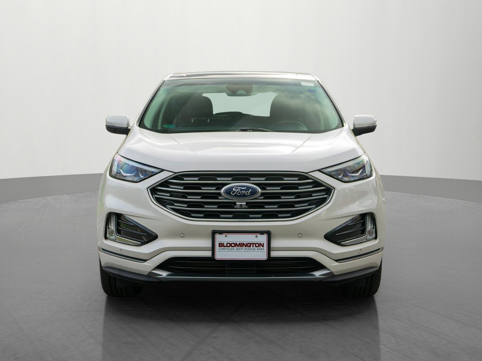 Used 2019 Ford Edge Titanium w/ Equipment Group 301A AWD/4WD image 2