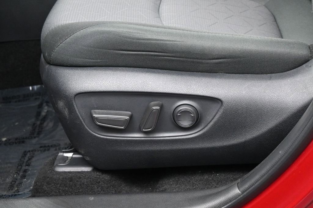 Used 2025 Toyota RAV4 XLE w/ Convenience Package FWD image 12