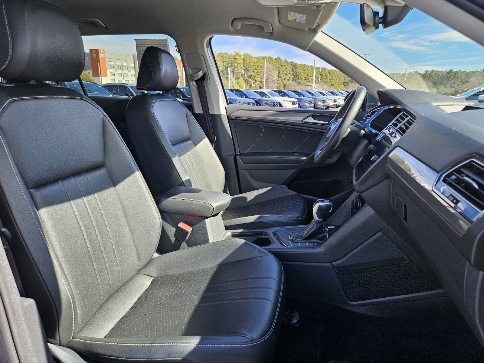 Used 2024 Volkswagen Tiguan SE image 20