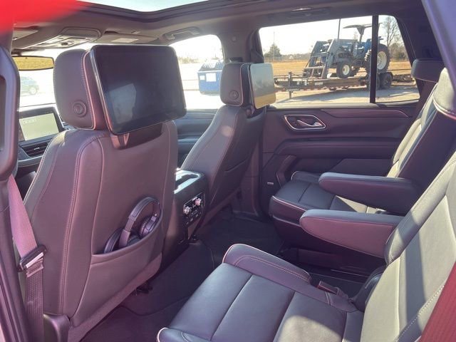 Used 2024 GMC Yukon SLT w/ SLT Luxury Package image 13