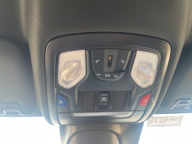 Used 2025 Chrysler Pacifica Limited FWD image 15