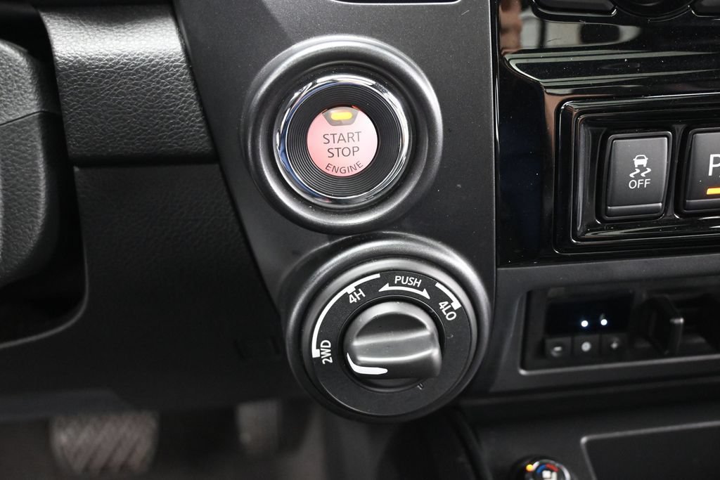 Used 2021 Nissan Titan PRO-4X w/ Pro-4x Convenience Package AWD/4WD image 19