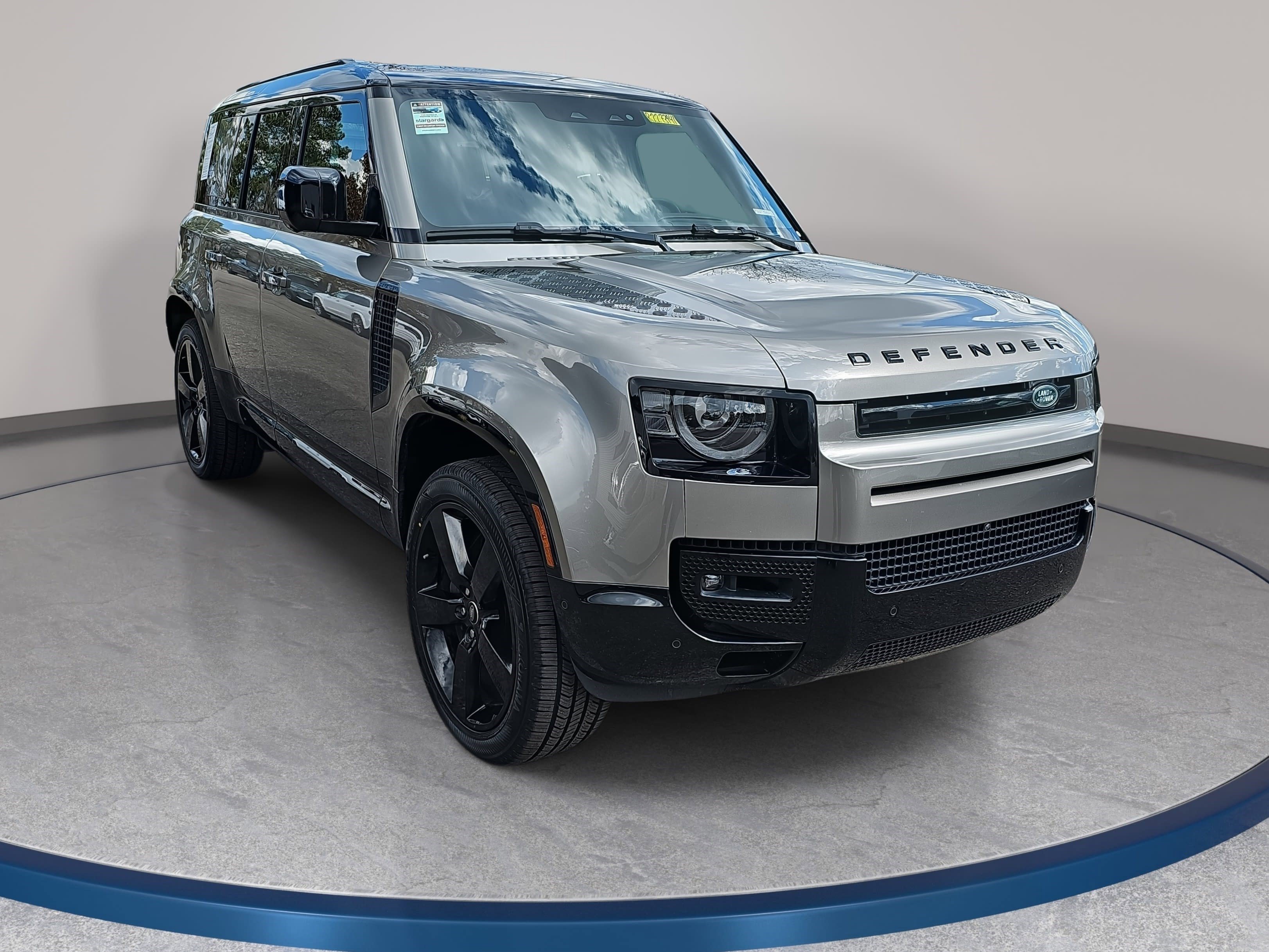 Used 2024 Land Rover Defender 110 X-Dynamic SE image 3