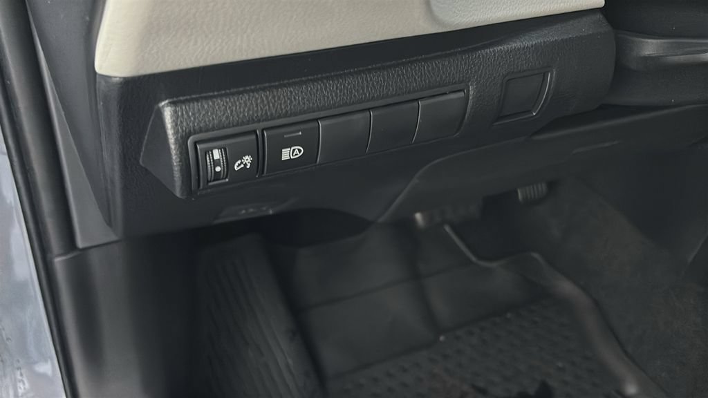 Used 2024 Toyota Corolla LE FWD image 12