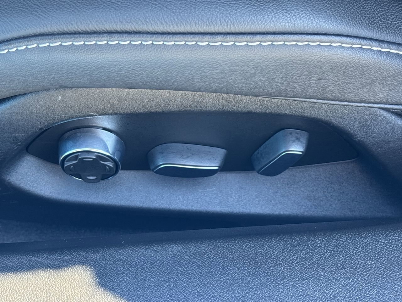 Used 2024 Chevrolet Corvette Stingray Premium Conv w/ Z51 Performance Package image 18