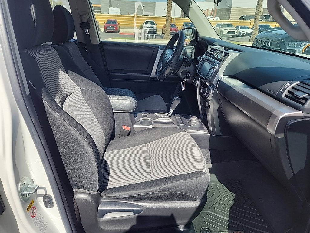 Used 2016 Toyota 4Runner SR5 AWD/4WD image 7