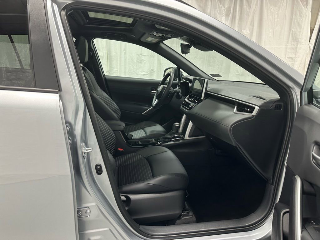 Used 2025 Toyota Corolla Cross XSE w/ Convenience Package image 57