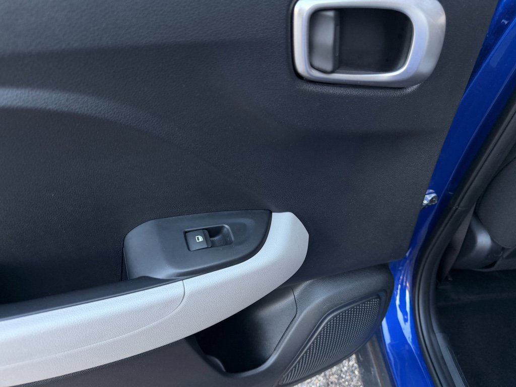 Certified 2025 Hyundai Venue SEL image 19