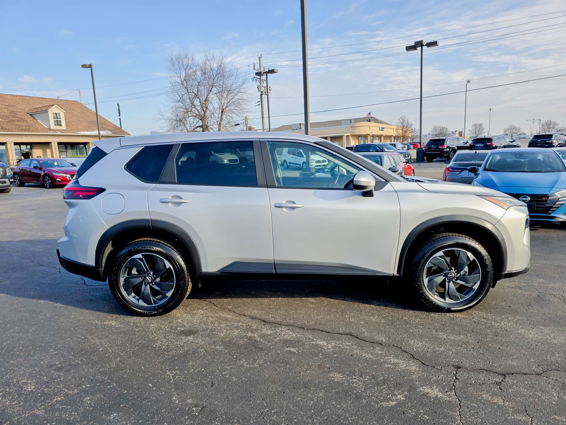 Used 2024 Nissan Rogue SV image 25