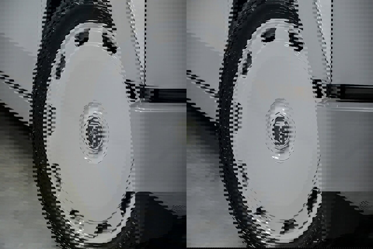 Used 2024 Tesla Cybertruck AWD Crew Cab image 3