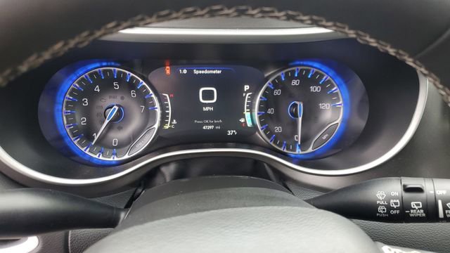 Certified 2024 Chrysler Pacifica Touring-L image 12