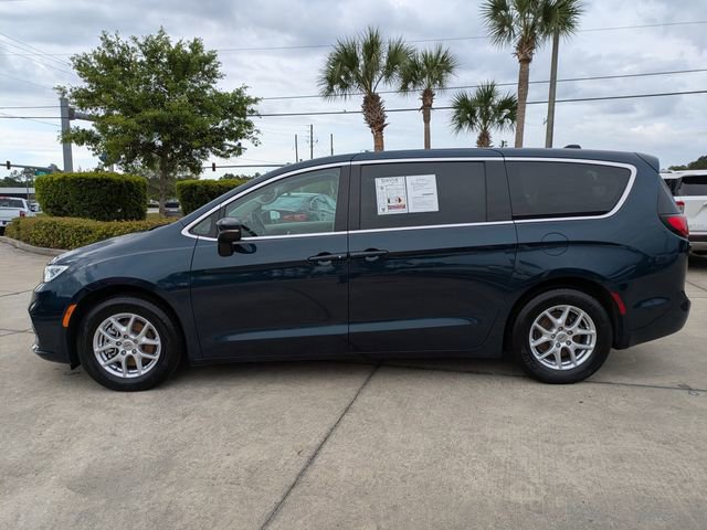 Certified 2023 Chrysler Pacifica Touring-L image 7