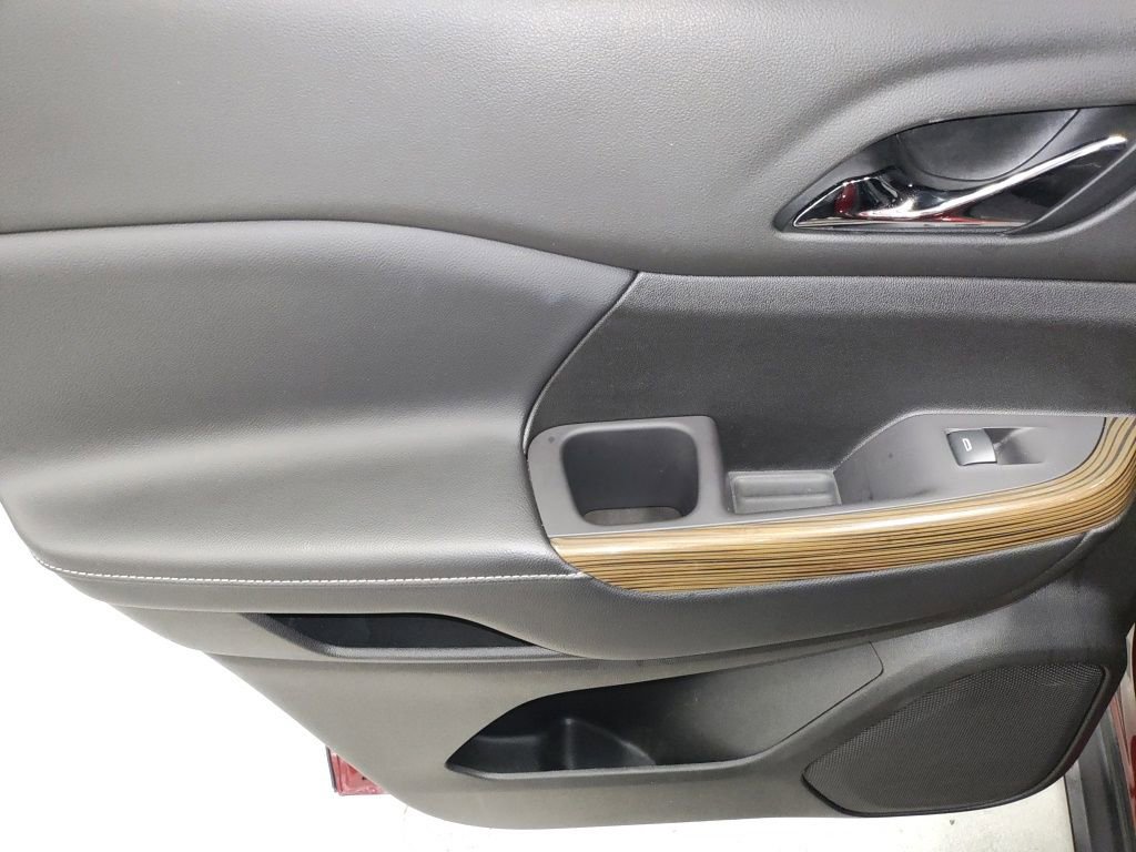 Used 2020 GMC Acadia SLE w/ Driver Convenience Package FWD image 24