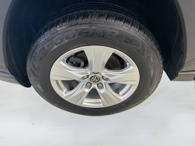 Used 2021 Toyota RAV4 LE image 19