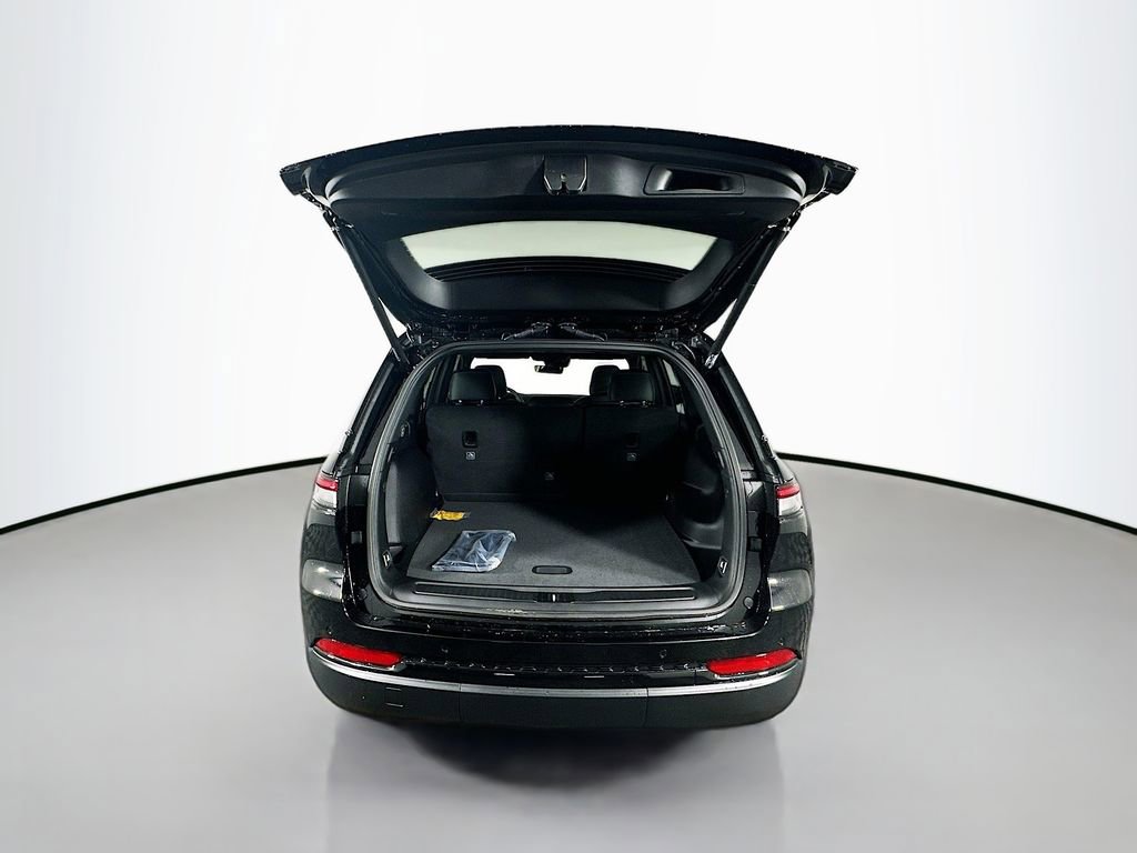 New 2025 Jeep Grand Cherokee Altitude image 15