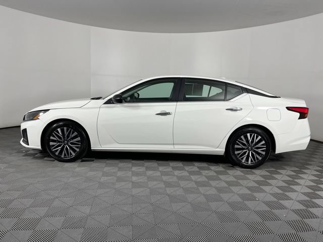 Used 2025 Nissan Altima 2.5 SV FWD image 7