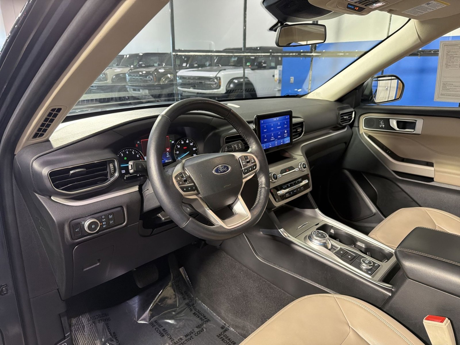 Used 2022 Ford Explorer XLT w/ Equipment Group 202A image 28